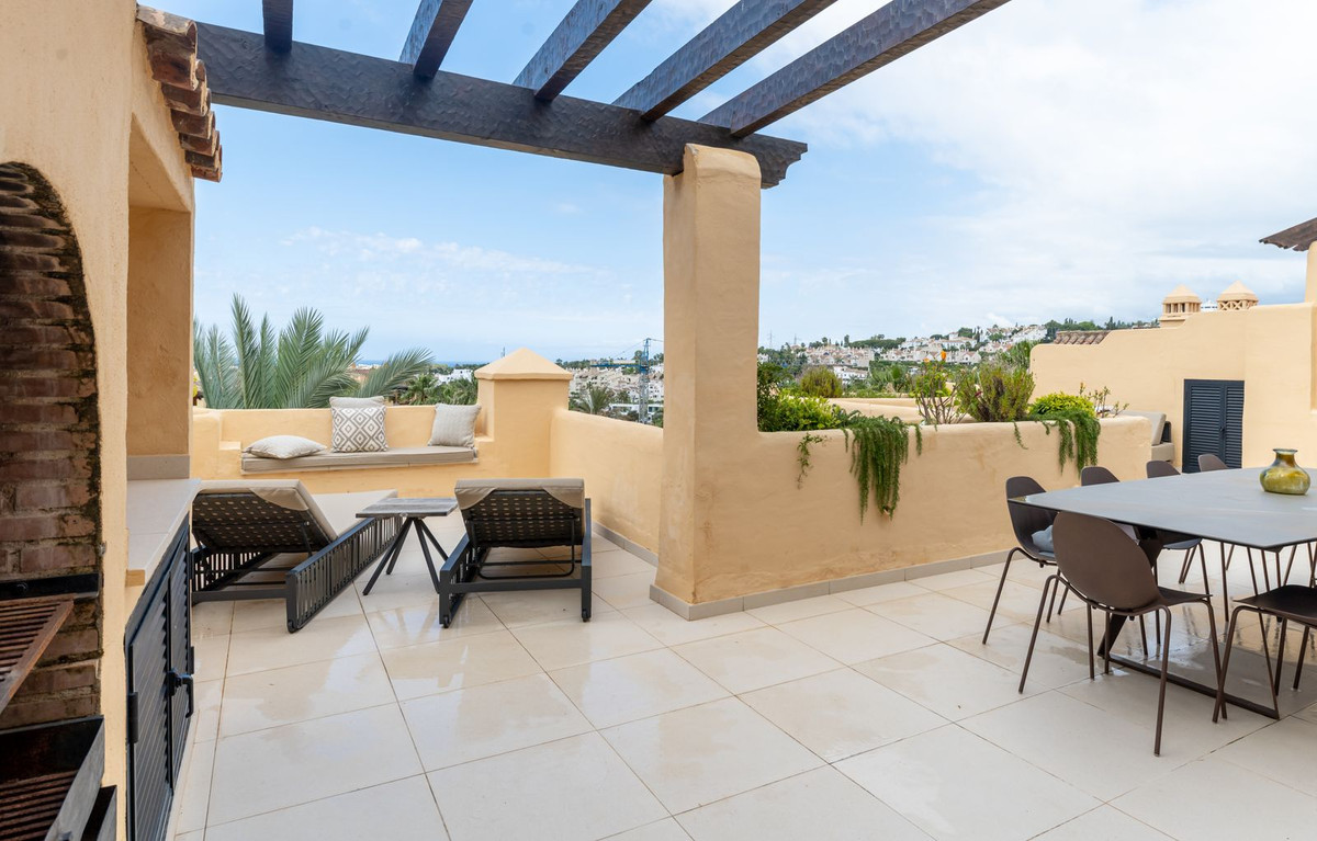 3 Bed Apartment for sale in Atalaya Costa Del Sol, Málaga, Spain
