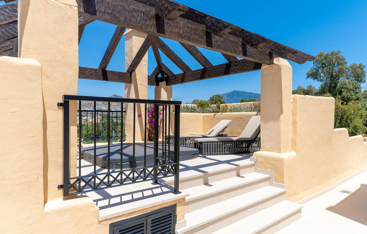 3 Bed Apartment for sale in Atalaya Costa Del Sol, Málaga, Spain
