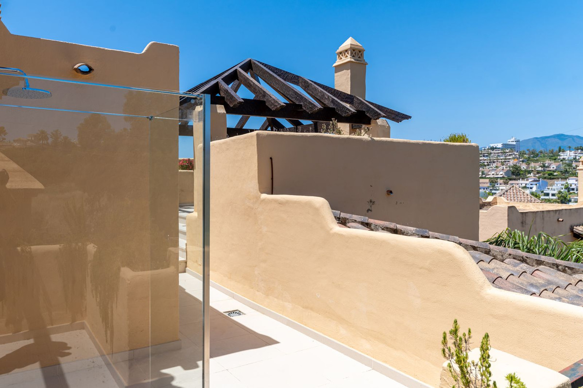 3 Bed Apartment for sale in Atalaya Costa Del Sol, Málaga, Spain