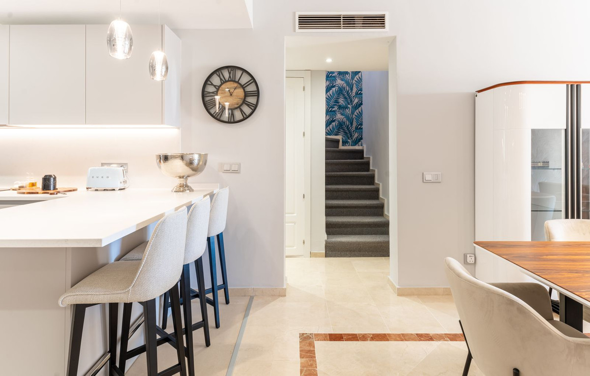3 Bed Apartment for sale in Atalaya Costa Del Sol, Málaga, Spain