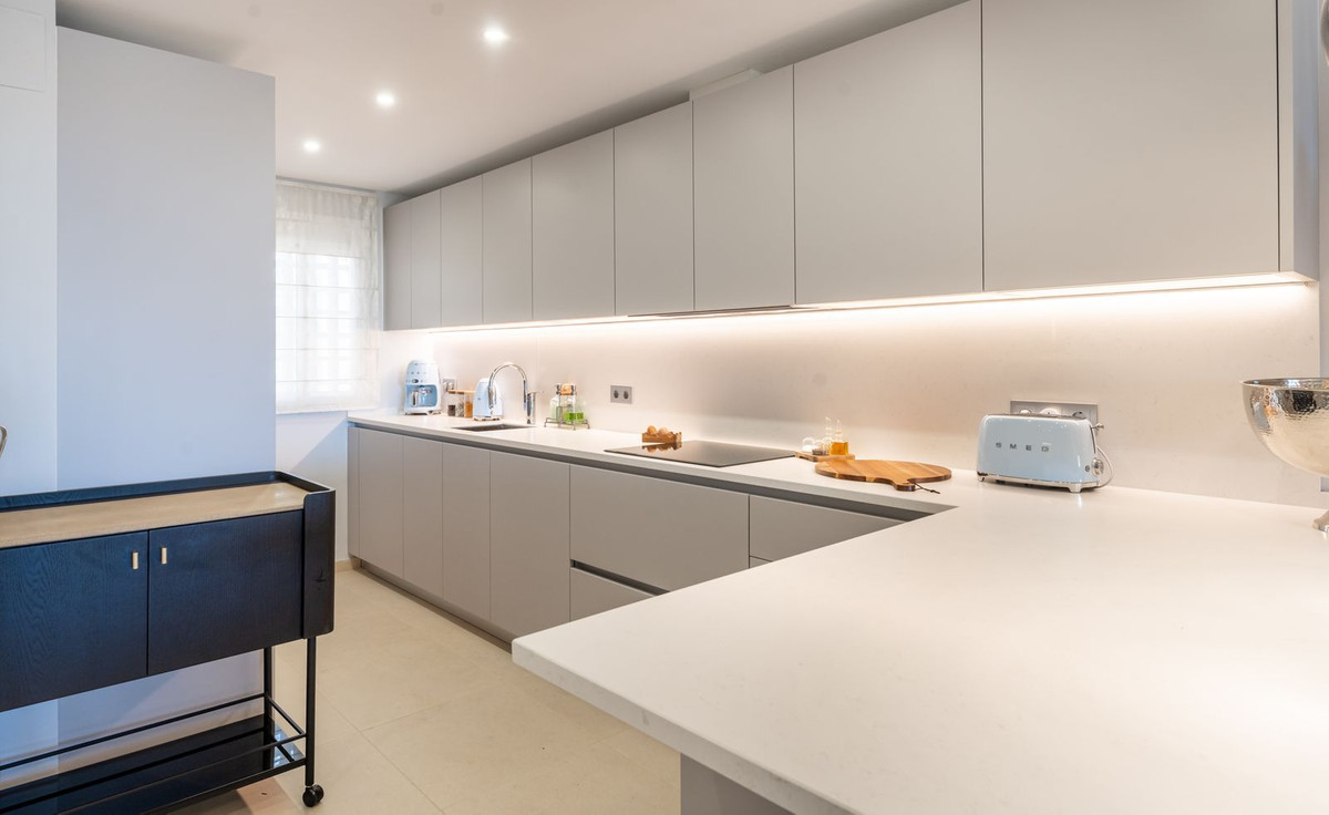 3 Bed Apartment for sale in Atalaya Costa Del Sol, Málaga, Spain