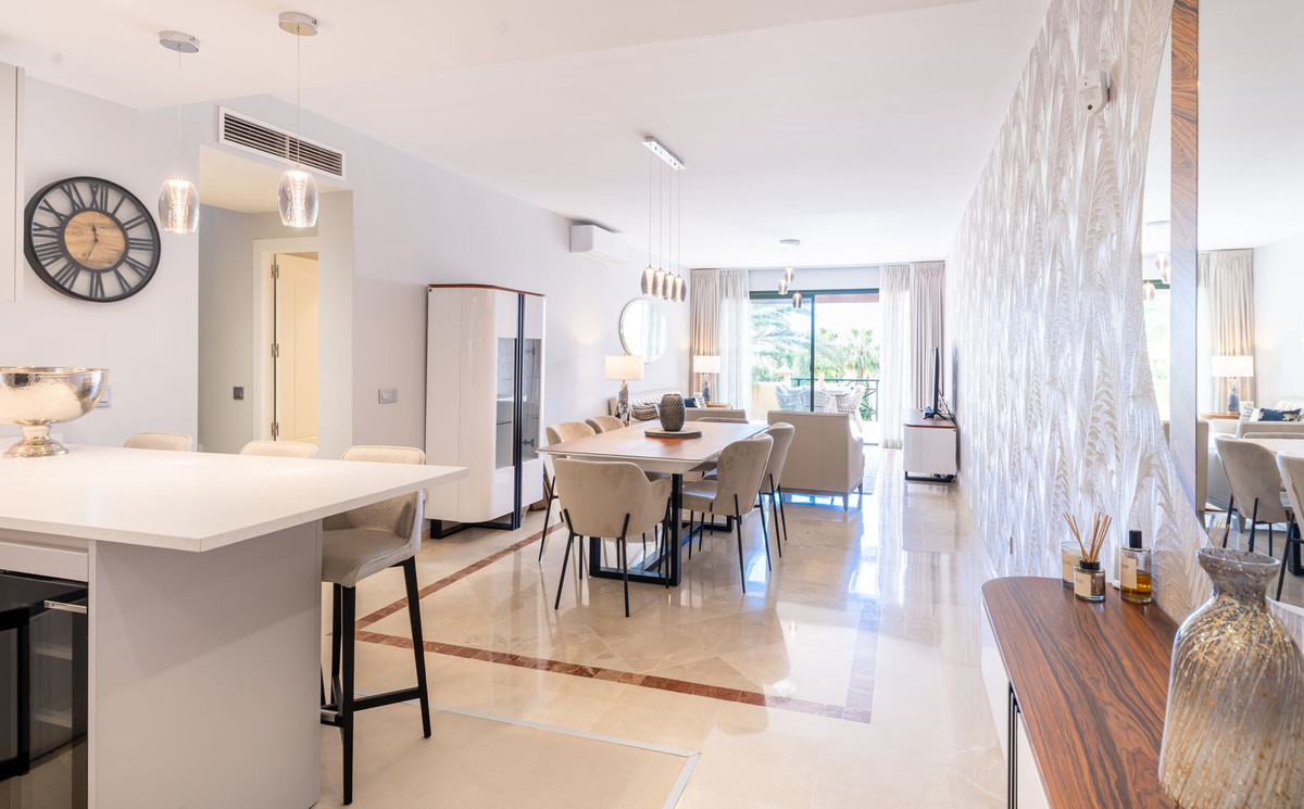 3 Bed Apartment for sale in Atalaya Costa Del Sol, Málaga, Spain