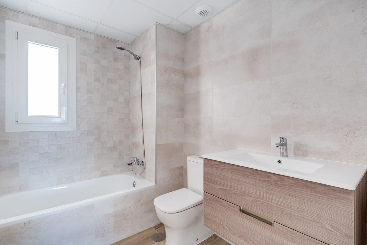 Se vende Apartamento Planta Media de 3 dormitorios en Costa Del Sol, Málaga, España