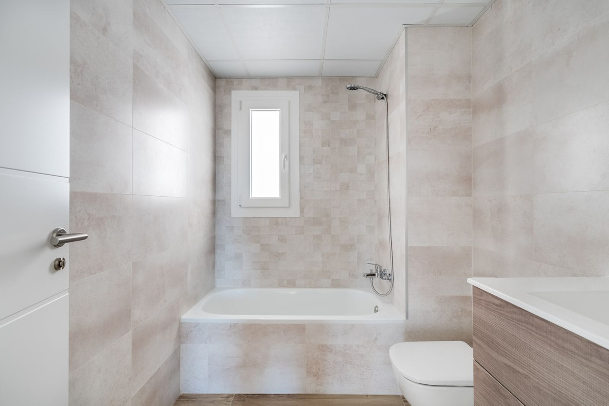 Se vende Apartamento Planta Media de 3 dormitorios en Costa Del Sol, Málaga, España