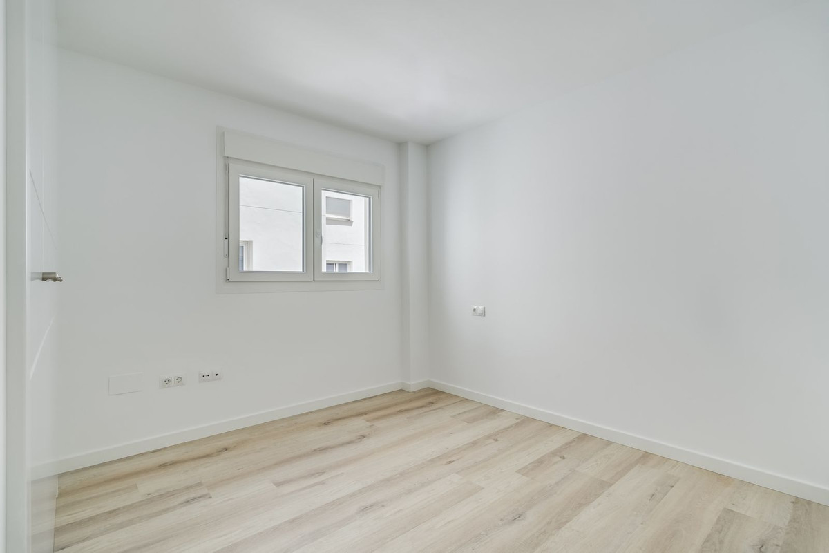 Se vende Apartamento Planta Media de 3 dormitorios en Costa Del Sol, Málaga, España