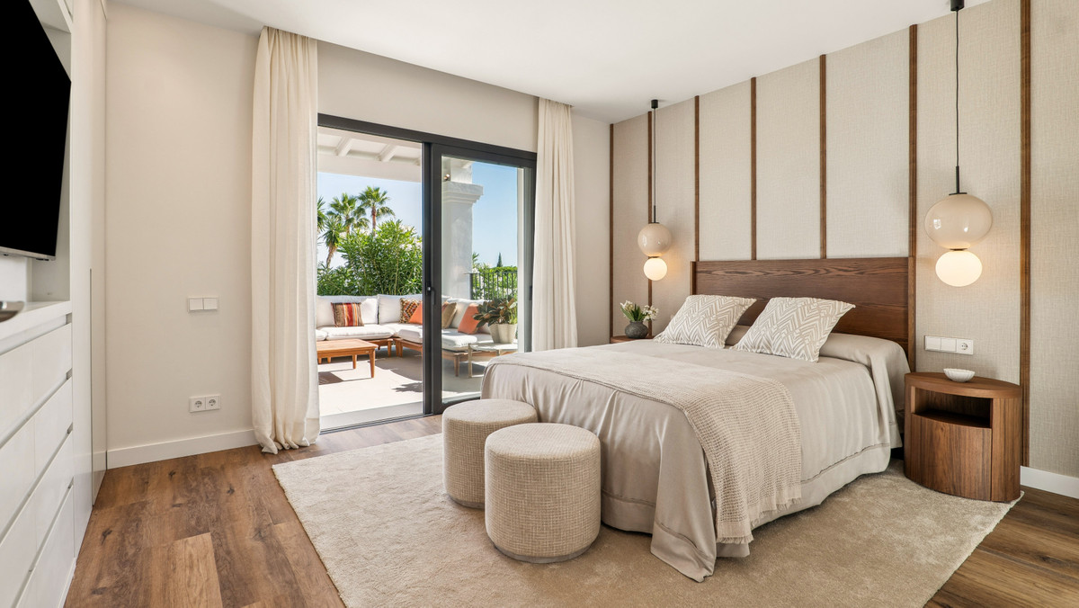 5 Bed Townhouse for sale in Nueva Andalucía Costa Del Sol, Málaga, Spain