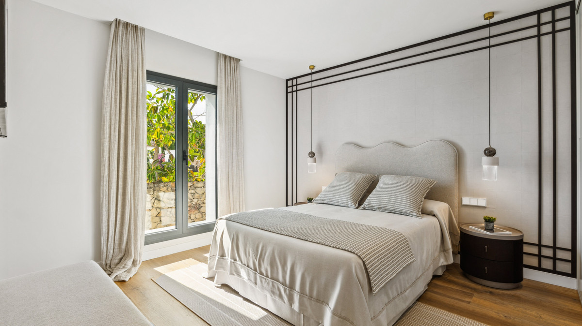 5 Bed Townhouse for sale in Nueva Andalucía Costa Del Sol, Málaga, Spain