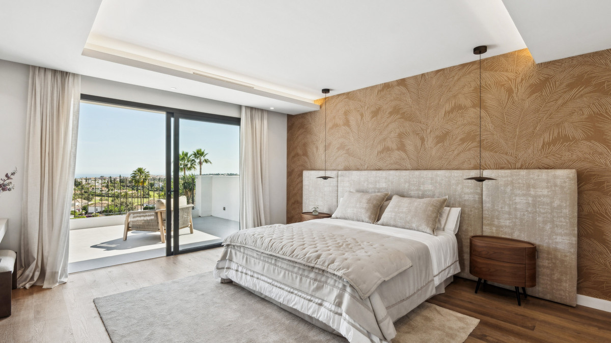 5 Bed Townhouse for sale in Nueva Andalucía Costa Del Sol, Málaga, Spain