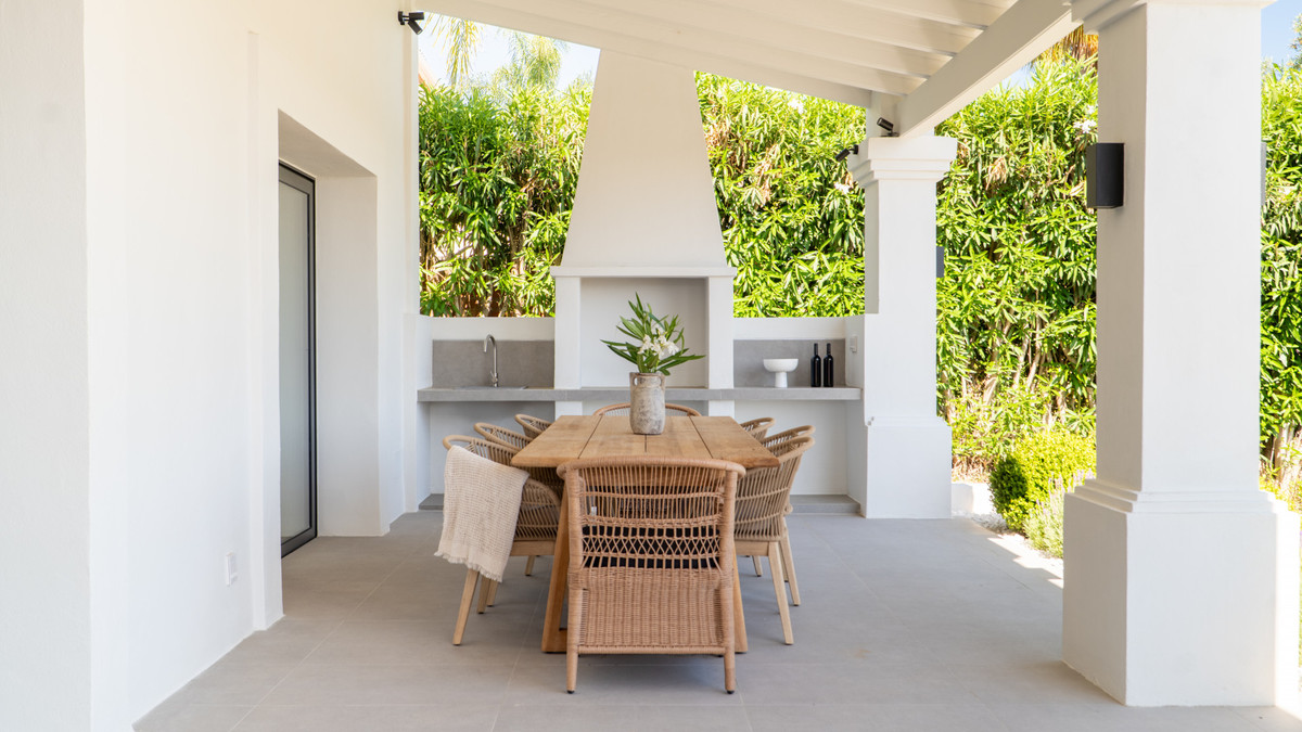 5 Bed Townhouse for sale in Nueva Andalucía Costa Del Sol, Málaga, Spain