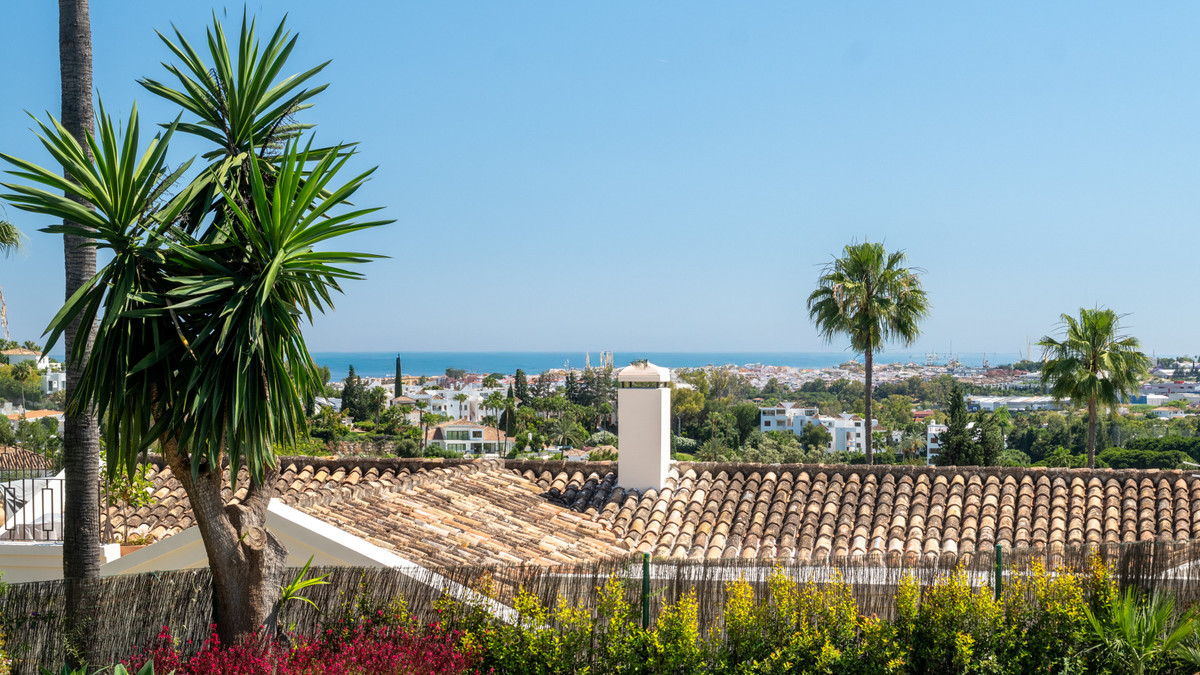 5 Bed Townhouse for sale in Nueva Andalucía Costa Del Sol, Málaga, Spain
