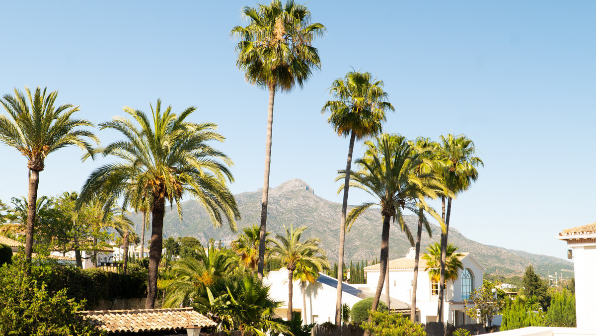 5 Bed Townhouse for sale in Nueva Andalucía Costa Del Sol, Málaga, Spain