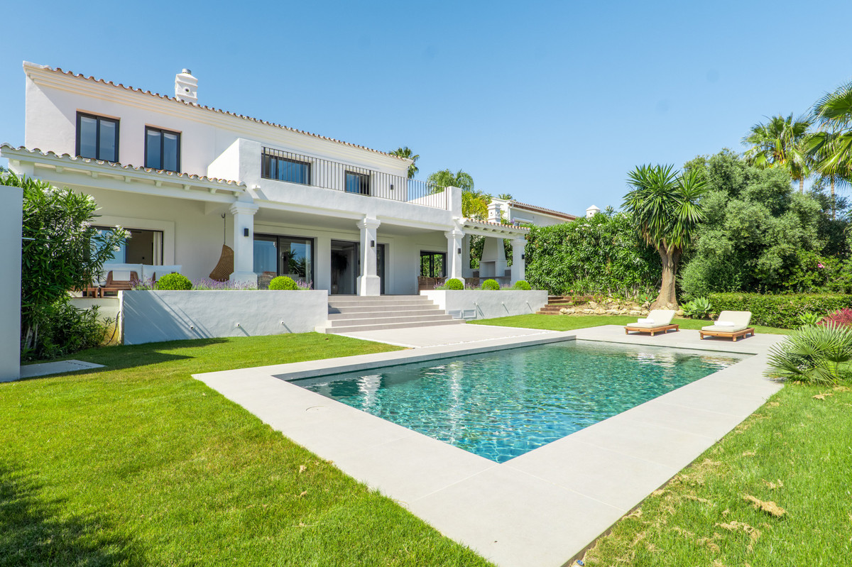 5 Bed Townhouse for sale in Nueva Andalucía Costa Del Sol, Málaga, Spain