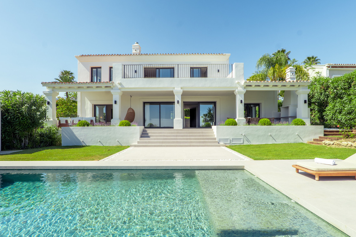 5 Bed Townhouse for sale in Nueva Andalucía Costa Del Sol, Málaga, Spain