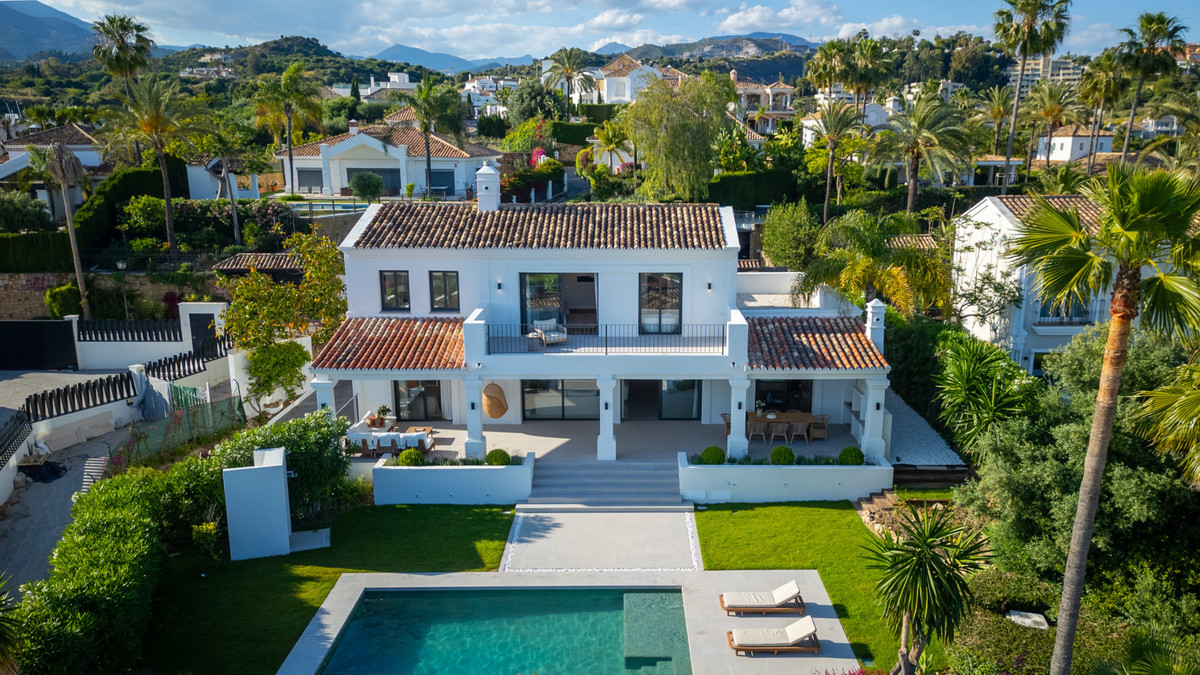 5 Bed Townhouse for sale in Nueva Andalucía Costa Del Sol, Málaga, Spain