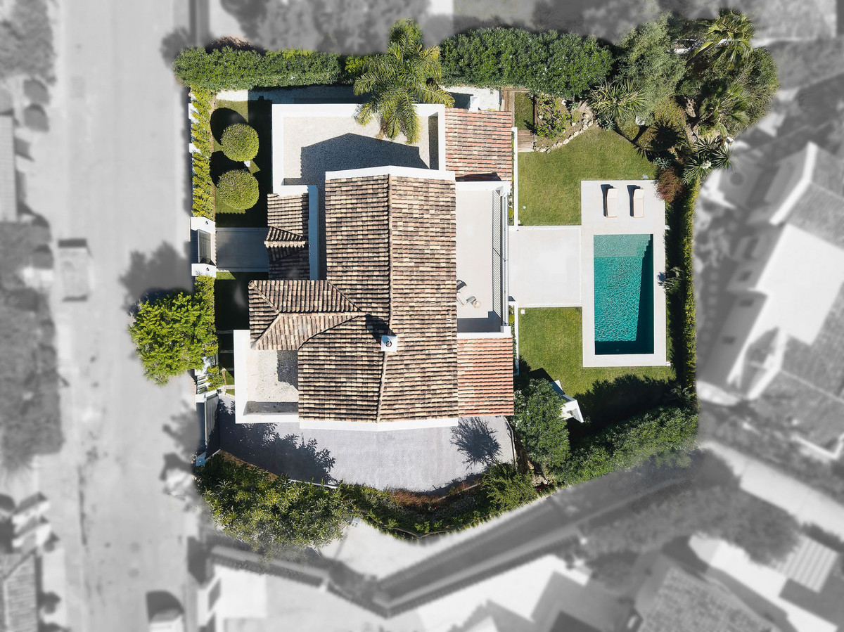 5 Bed Townhouse for sale in Nueva Andalucía Costa Del Sol, Málaga, Spain
