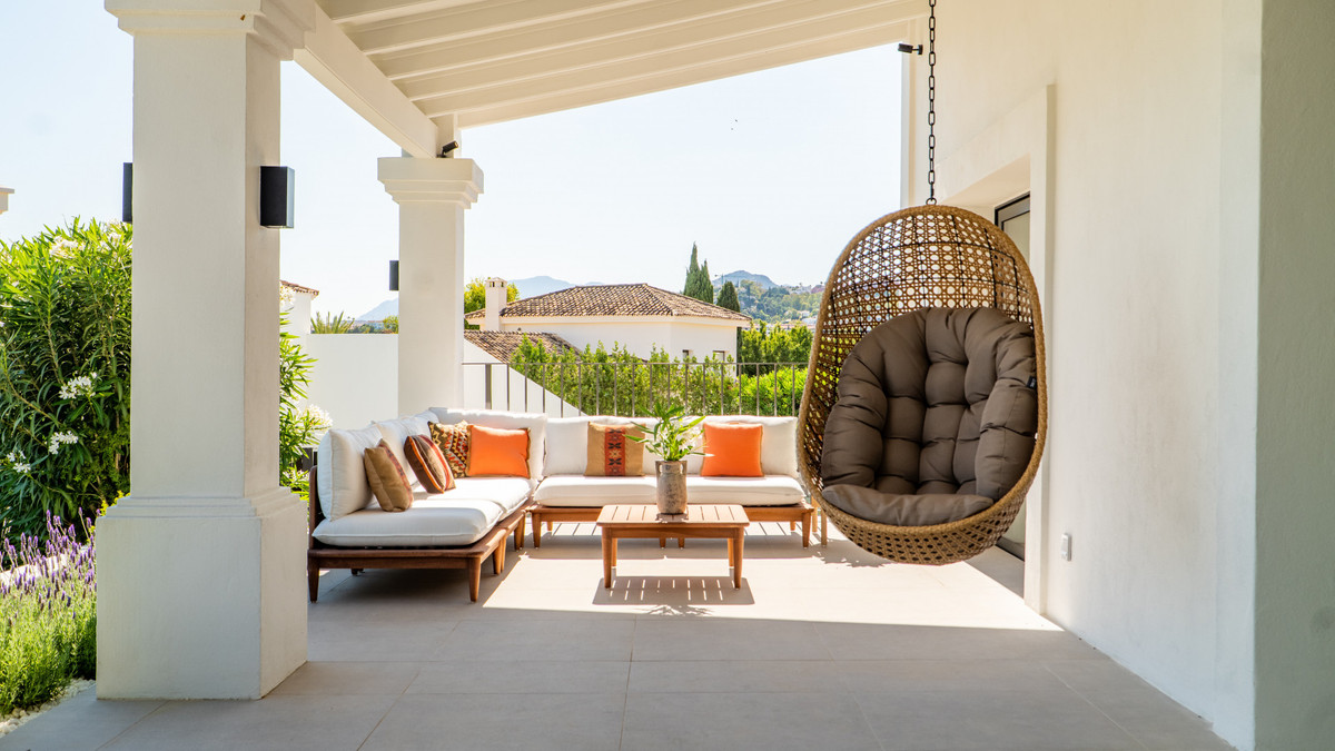 5 Bed Townhouse for sale in Nueva Andalucía Costa Del Sol, Málaga, Spain