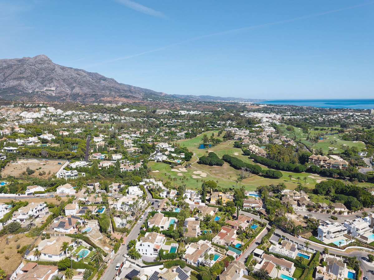 5 Bed Townhouse for sale in Nueva Andalucía Costa Del Sol, Málaga, Spain