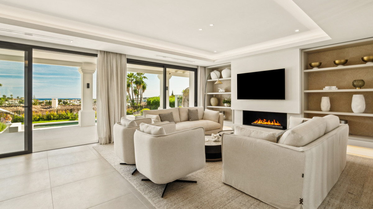 5 Bed Townhouse for sale in Nueva Andalucía Costa Del Sol, Málaga, Spain