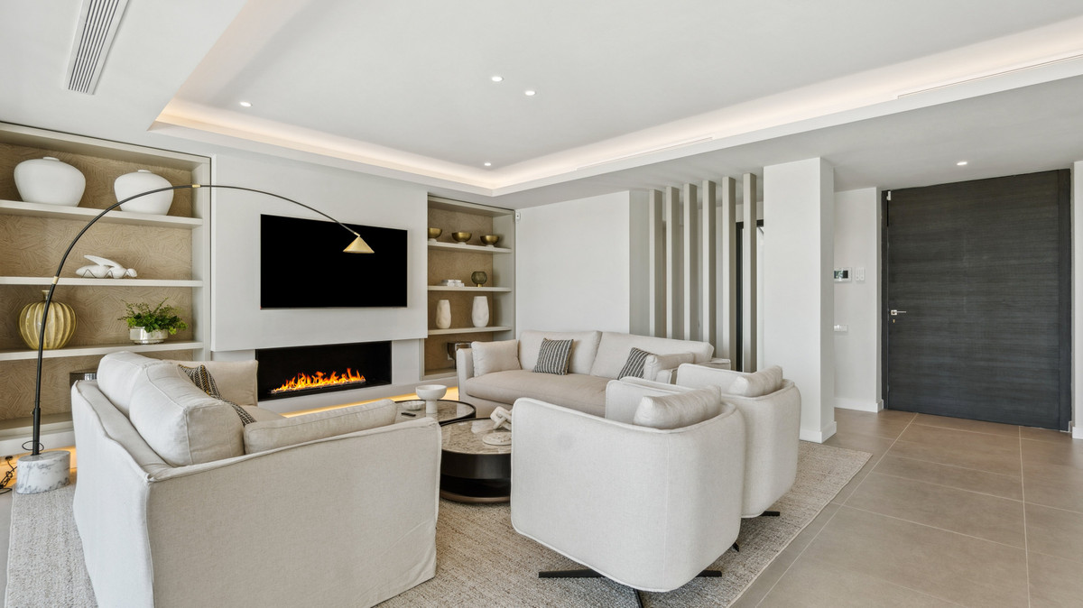 5 Bed Townhouse for sale in Nueva Andalucía Costa Del Sol, Málaga, Spain