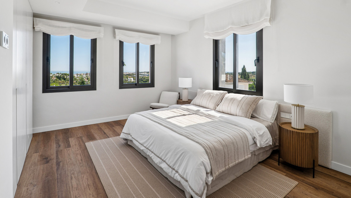 5 Bed Townhouse for sale in Nueva Andalucía Costa Del Sol, Málaga, Spain