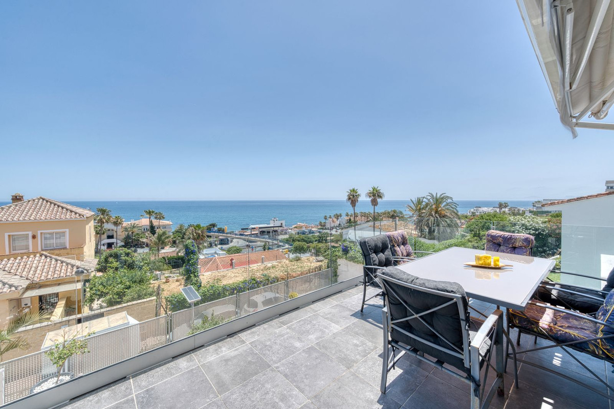 5 Bed Townhouse for sale in Estepona Costa Del Sol, Málaga, Spain