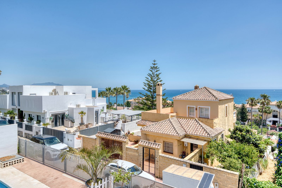 5 Bed Townhouse for sale in Estepona Costa Del Sol, Málaga, Spain