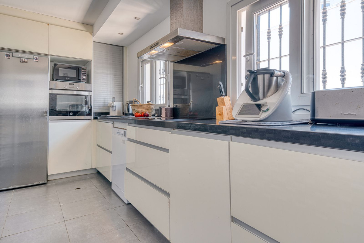 5 Bed Townhouse for sale in Estepona Costa Del Sol, Málaga, Spain