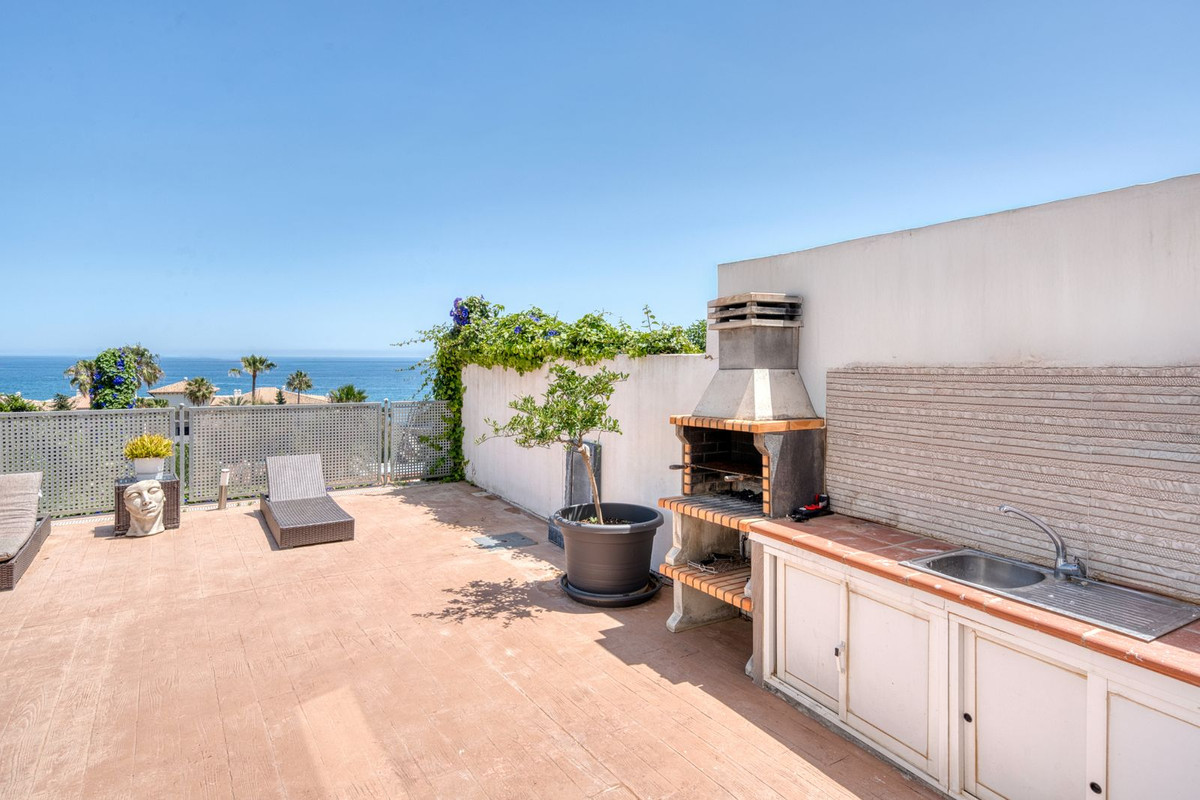 5 Bed Townhouse for sale in Estepona Costa Del Sol, Málaga, Spain
