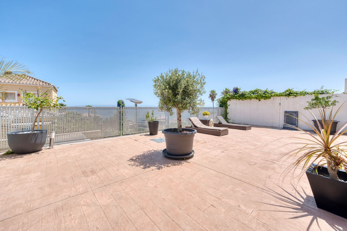 5 Bed Townhouse for sale in Estepona Costa Del Sol, Málaga, Spain