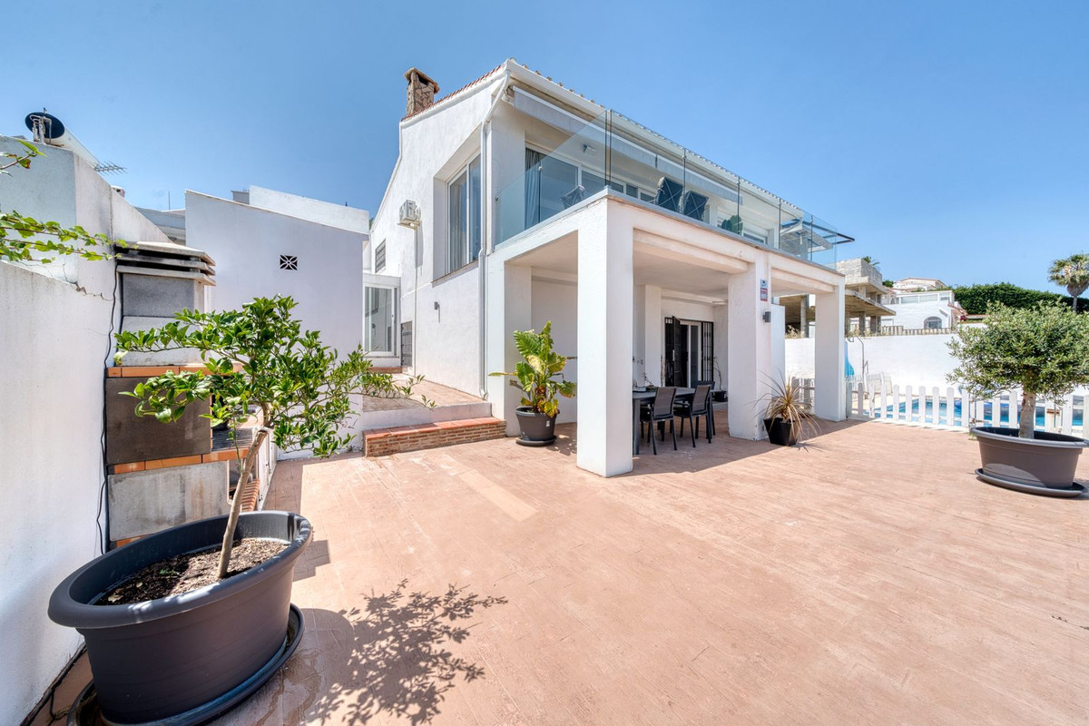 5 Bed Townhouse for sale in Estepona Costa Del Sol, Málaga, Spain