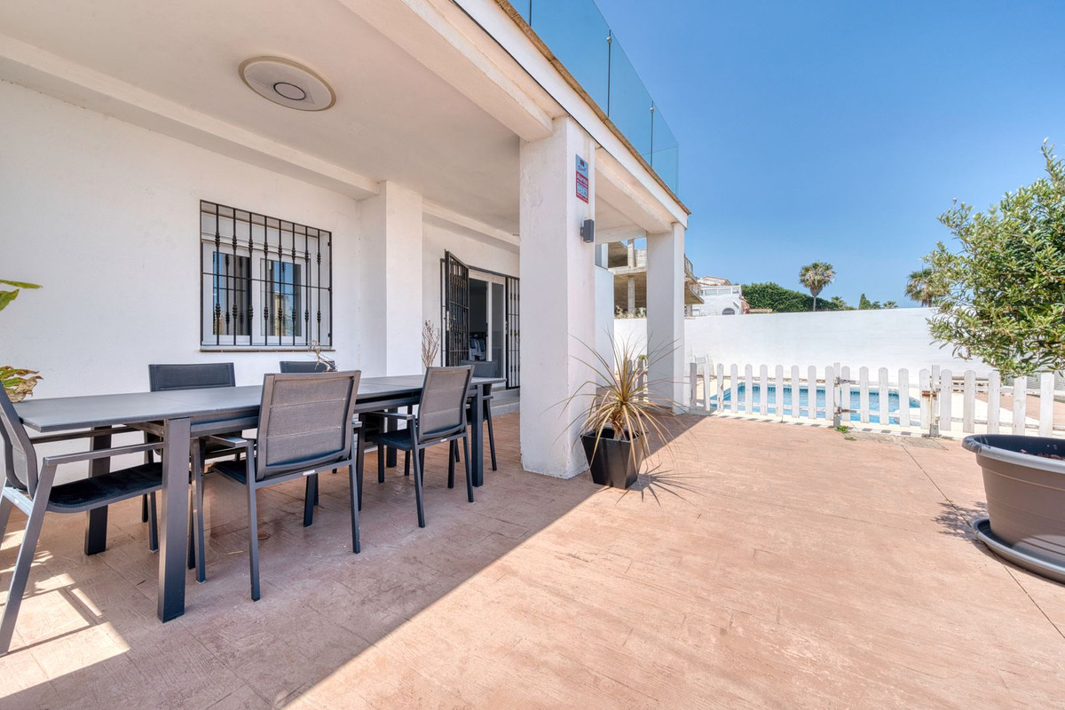 5 Bed Townhouse for sale in Estepona Costa Del Sol, Málaga, Spain