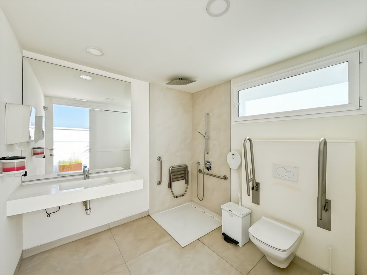 2 Bed Apartment for sale in Estepona Costa Del Sol, Málaga, Spain