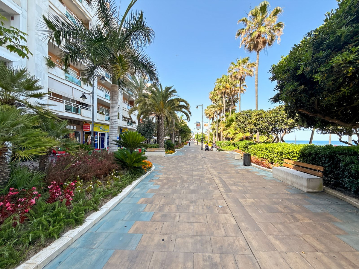 2 Bed Apartment for sale in Estepona Costa Del Sol, Málaga, Spain