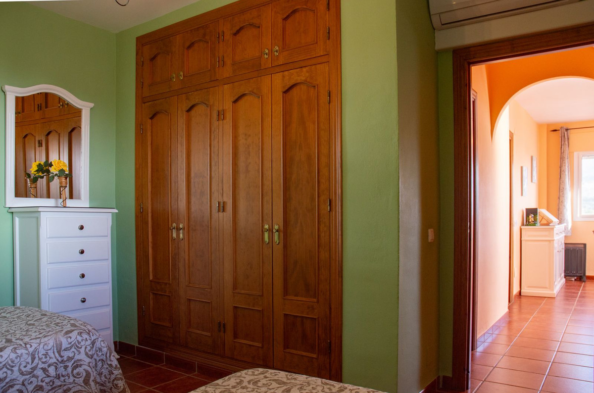 4 Bed Townhouse for sale in Frigiliana Costa Del Sol East, Málaga, Spain