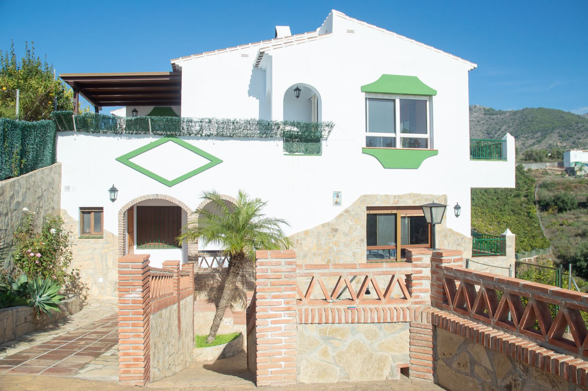 4 Bed Townhouse for sale in Frigiliana Costa Del Sol East, Málaga, Spain