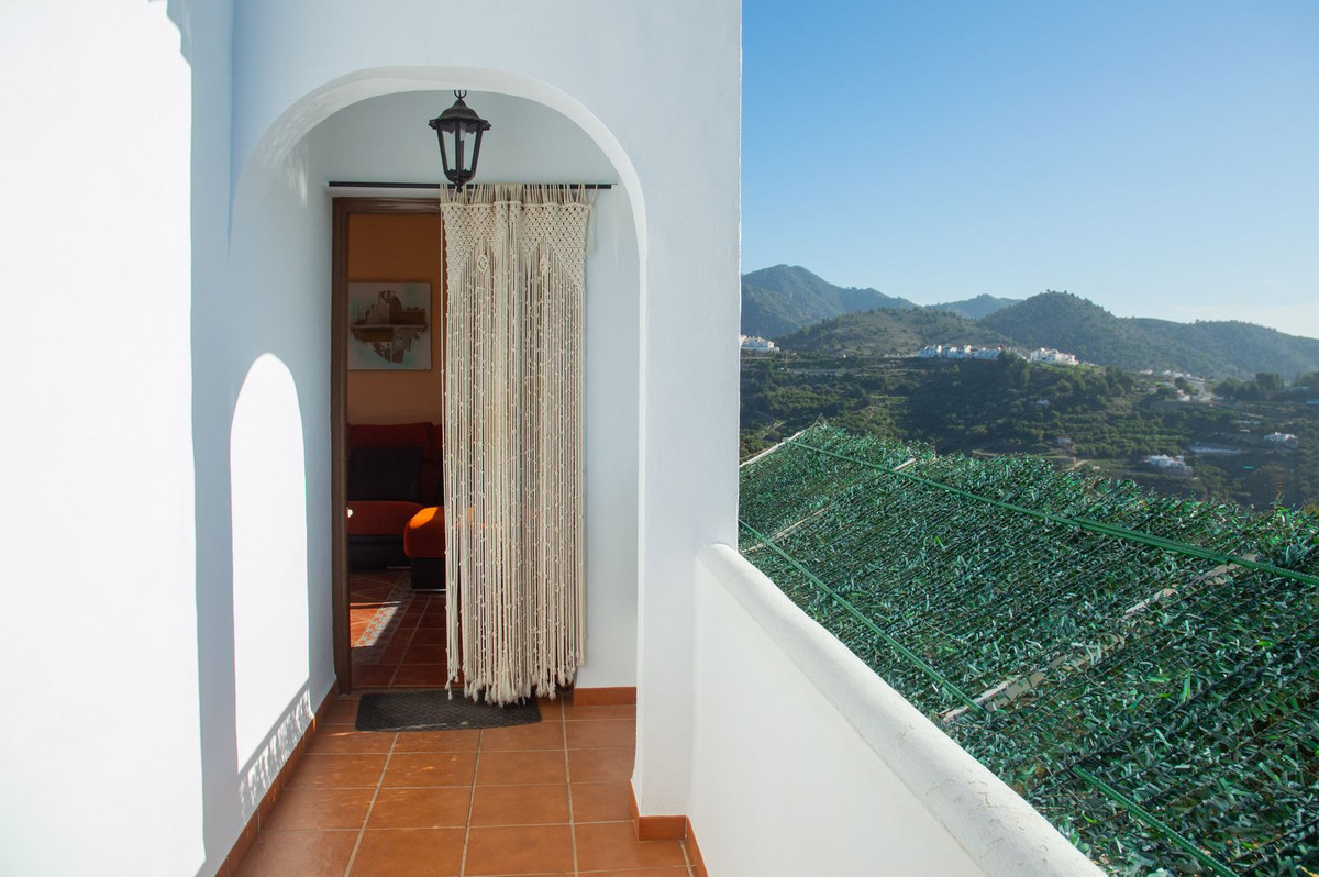 4 Bed Townhouse for sale in Frigiliana Costa Del Sol East, Málaga, Spain