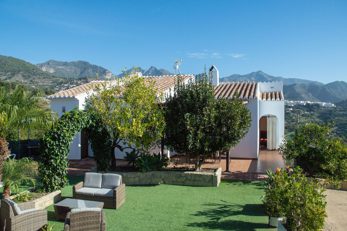4 Bed Townhouse for sale in Frigiliana Costa Del Sol East, Málaga, Spain