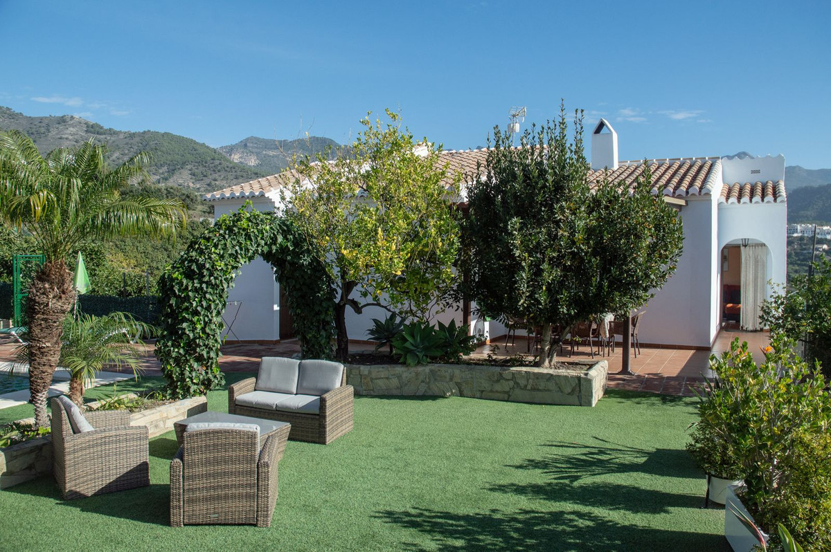4 Bed Townhouse for sale in Frigiliana Costa Del Sol East, Málaga, Spain