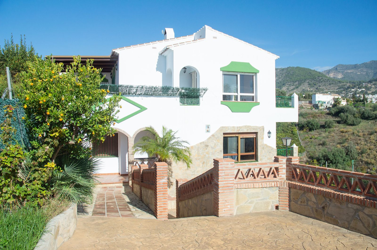 4 Bed Townhouse for sale in Frigiliana Costa Del Sol East, Málaga, Spain