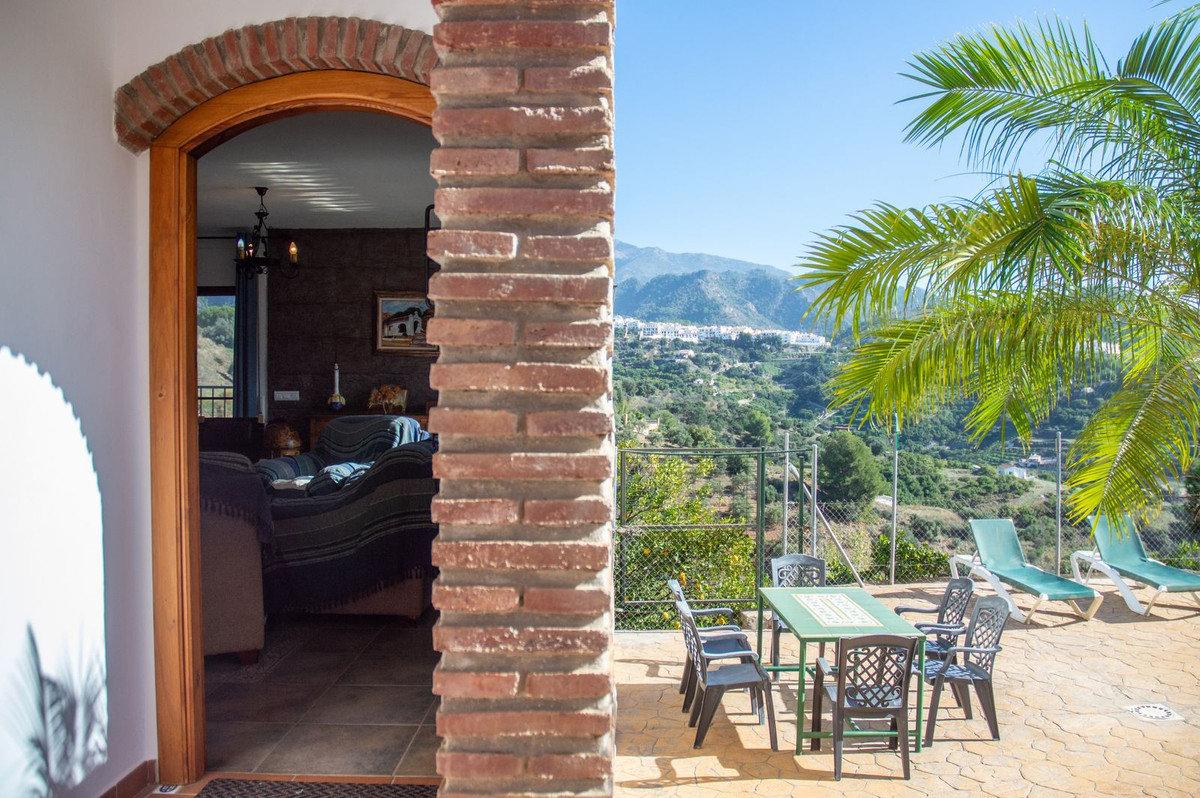 4 Bed Townhouse for sale in Frigiliana Costa Del Sol East, Málaga, Spain
