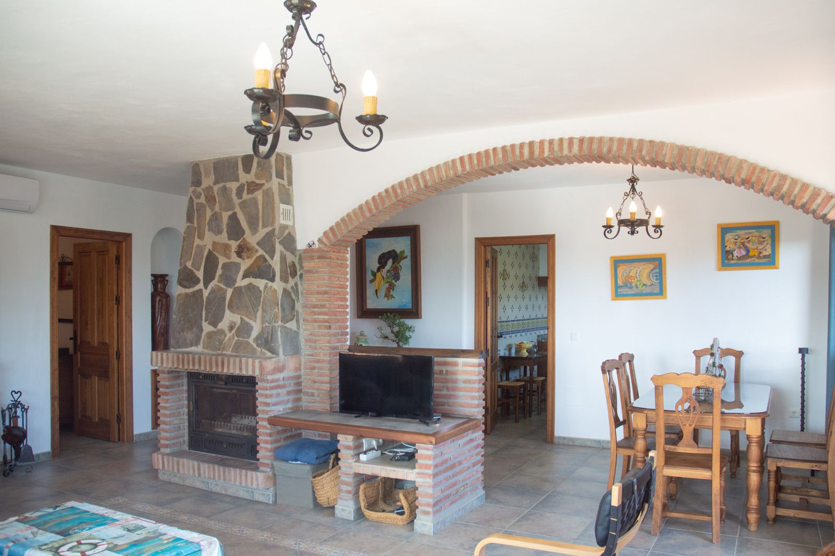 4 Bed Townhouse for sale in Frigiliana Costa Del Sol East, Málaga, Spain