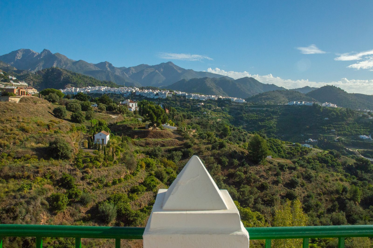 4 Bed Townhouse for sale in Frigiliana Costa Del Sol East, Málaga, Spain