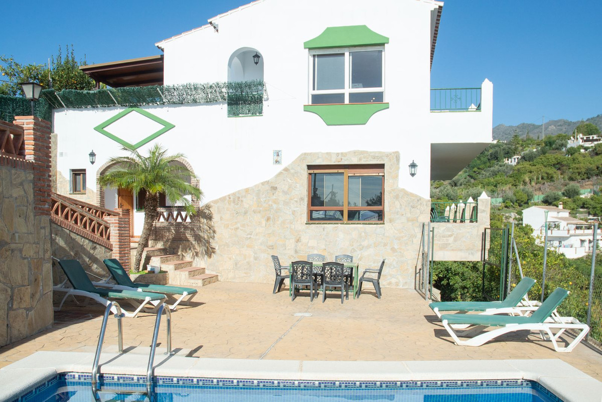 4 Bed Townhouse for sale in Frigiliana Costa Del Sol East, Málaga, Spain