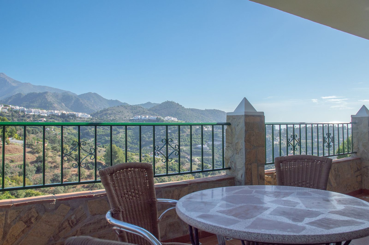 4 Bed Townhouse for sale in Frigiliana Costa Del Sol East, Málaga, Spain