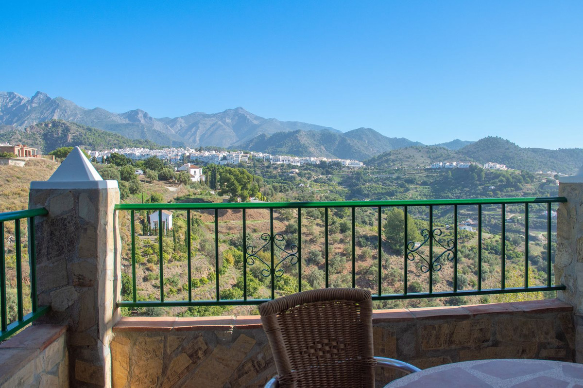 4 Bed Townhouse for sale in Frigiliana Costa Del Sol East, Málaga, Spain