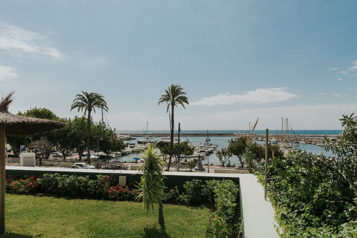 2 Bed Apartment for sale in Estepona Costa Del Sol, Málaga, Spain