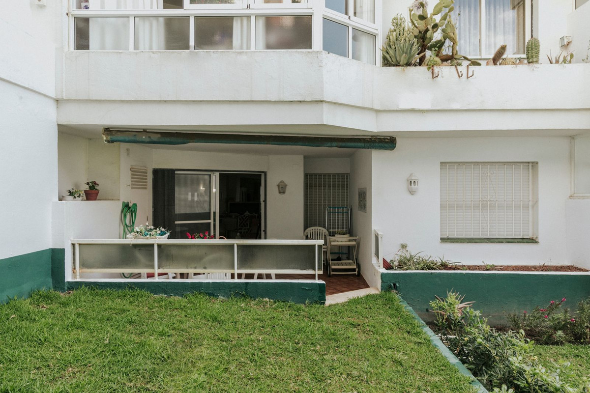2 Bed Apartment for sale in Estepona Costa Del Sol, Málaga, Spain