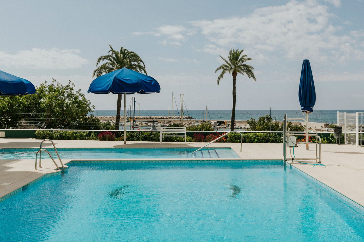 2 Bed Apartment for sale in Estepona Costa Del Sol, Málaga, Spain