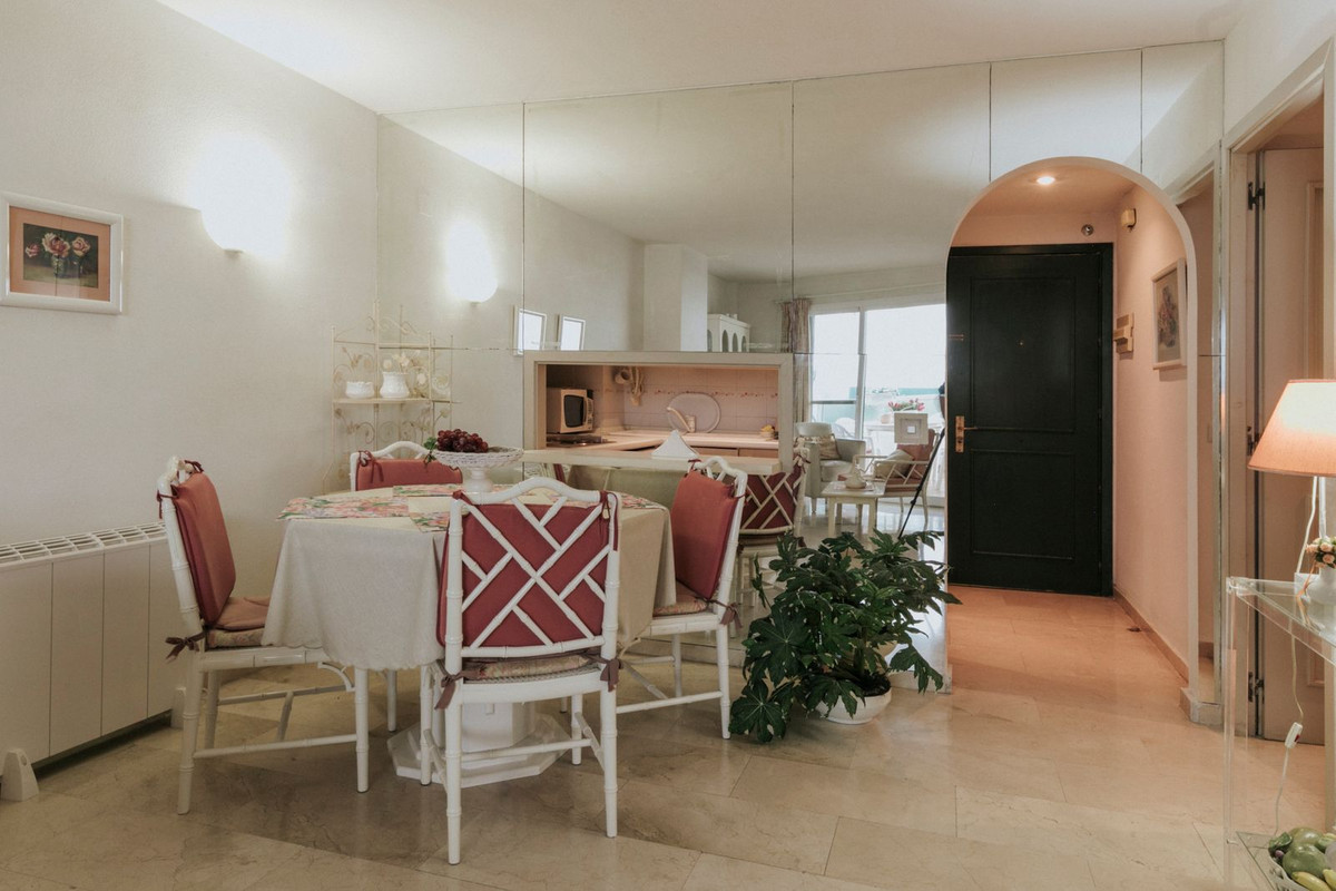 2 Bed Apartment for sale in Estepona Costa Del Sol, Málaga, Spain