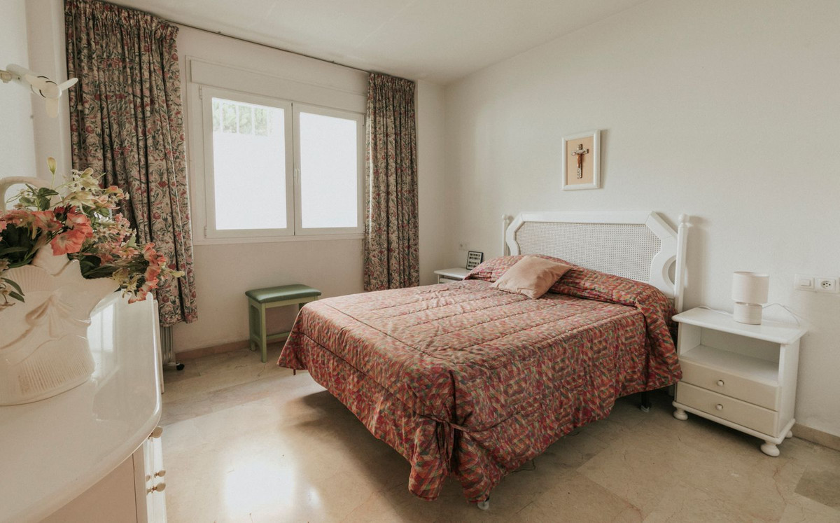2 Bed Apartment for sale in Estepona Costa Del Sol, Málaga, Spain